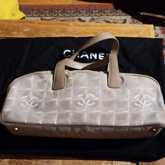 Chanel handbag - Picture 1 of 8